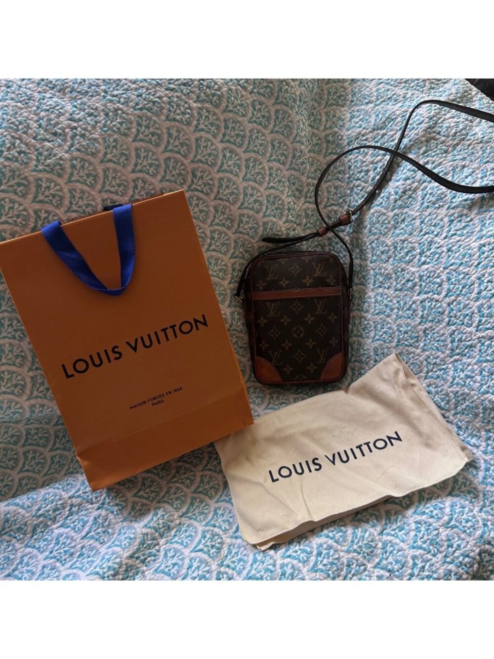 Authentic Louis Vuitton Danube PM Monogram Crossbody Shoulder Bag France 1998